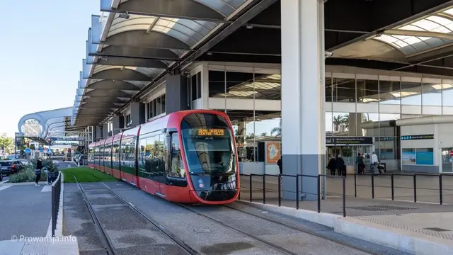 Z lotniska w Nicei najlepiej dojechać do centrum miasta tramwajem T2